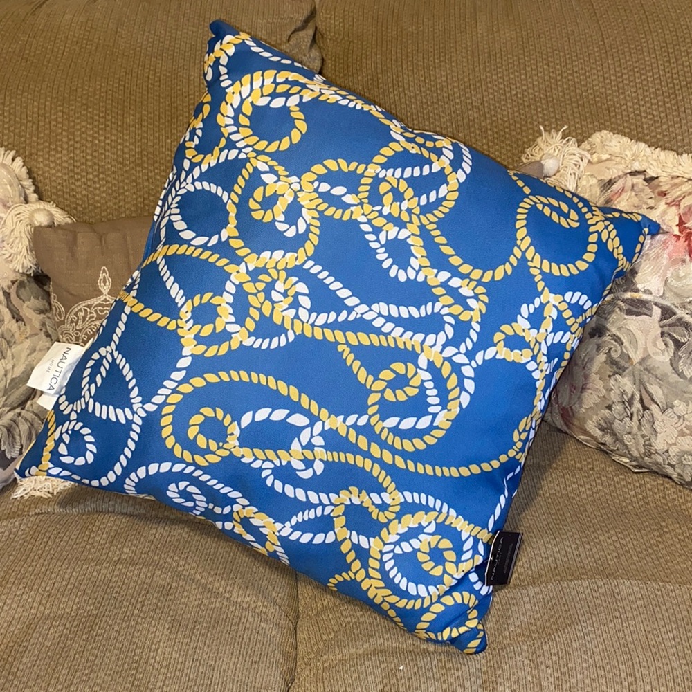 🌊 NWT Nautica Nautical Indoor/Outdoor Decorative Pillow
